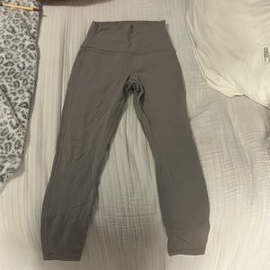 Wunder Under hardly worn purple grayish leggings